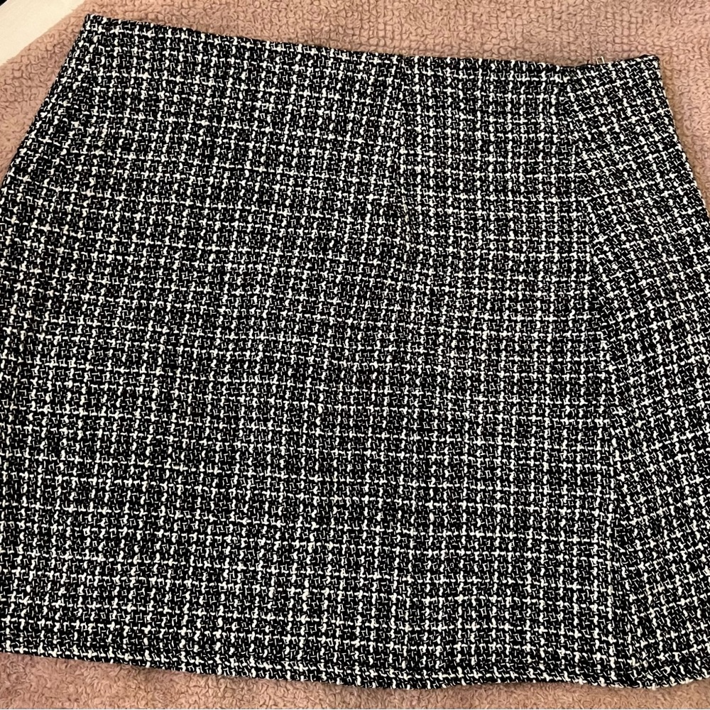 Tweed Pencil Skirt in Black and White
